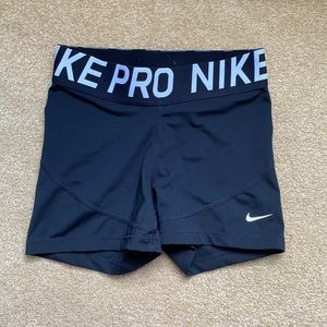 Nike Pro, all black, 3”